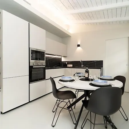 Moderno A 2 Minuti Dal Duomo Di Apartamento